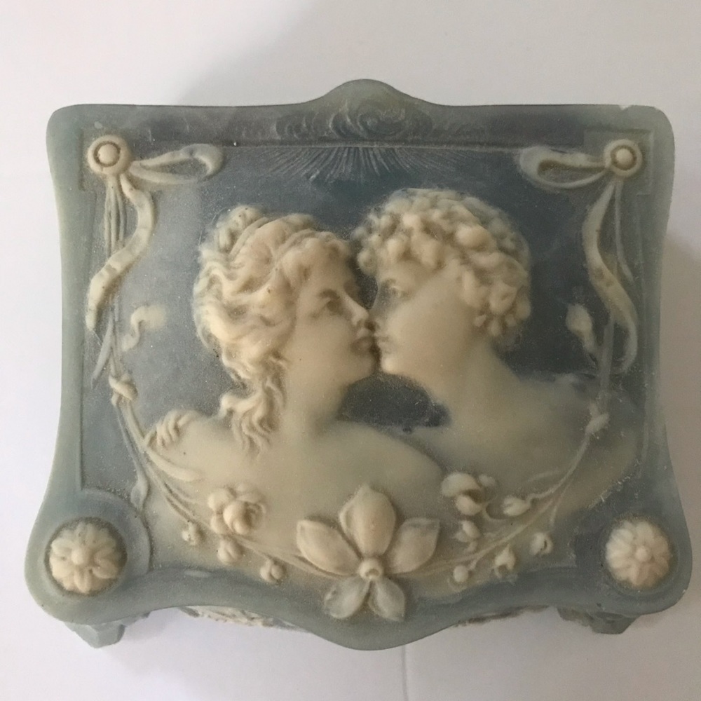 Genuine vintage Incolay stone box
